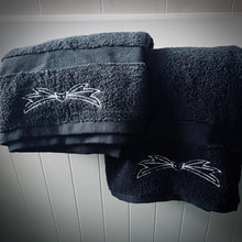 Load image into Gallery viewer, Jack Bow tie set of 2 towels (2 sizes)