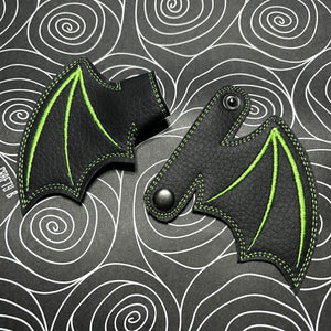 Embroidered, removable pair of wings for your Crocs