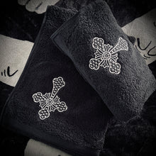 Load image into Gallery viewer, Crucify set of 2 towels (2 sizes)